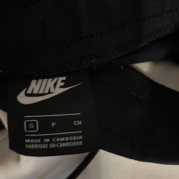 Selling two pairs of Nike tech fleece track pants - Picture 3 of 4